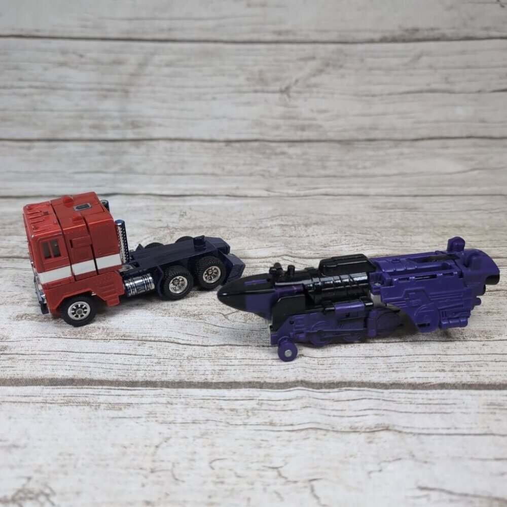 Lot of 2 Transformers G1 Generation 1 Action Figures